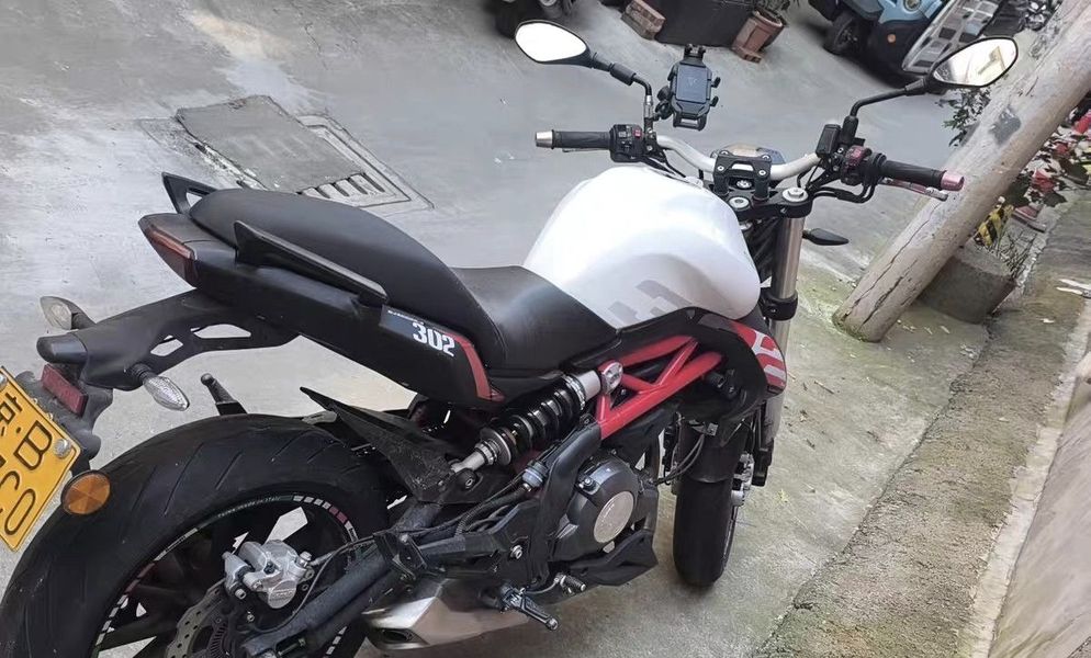 二手贝纳利蓝宝龙 BN302S