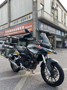 二手贝纳利金鹏 TRK251