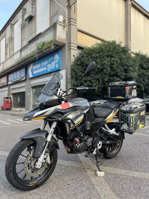 二手贝纳利金鹏 TRK251
