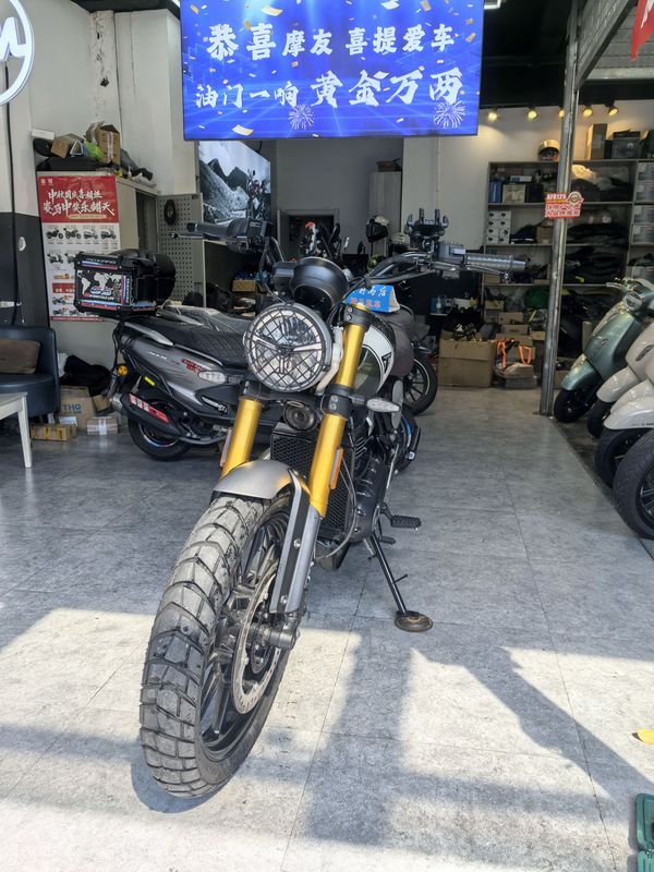 二手凯旋Scrambler 400 X