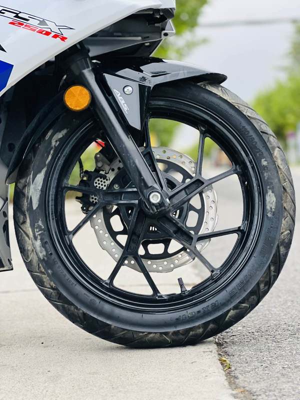 二手豪爵铃木GSX250R