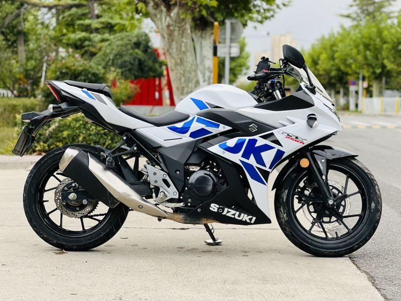 二手豪爵铃木GSX250R