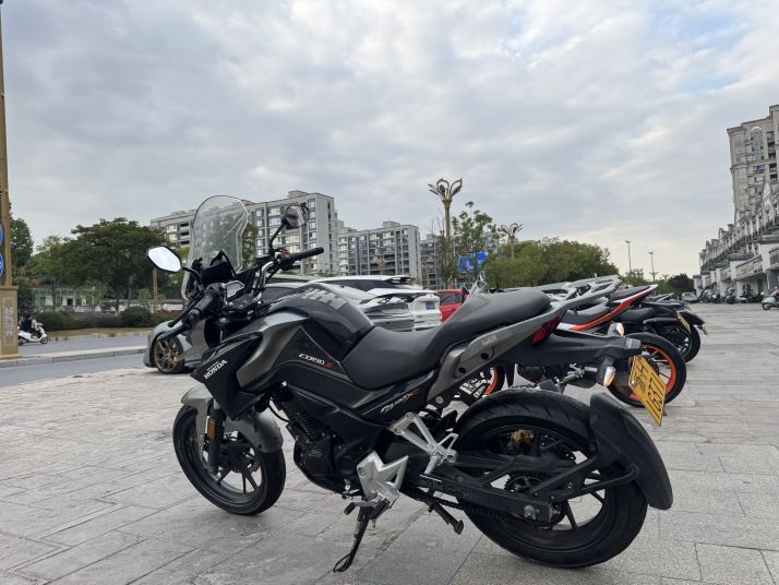 二手五羊本田猛鸷 CB190X