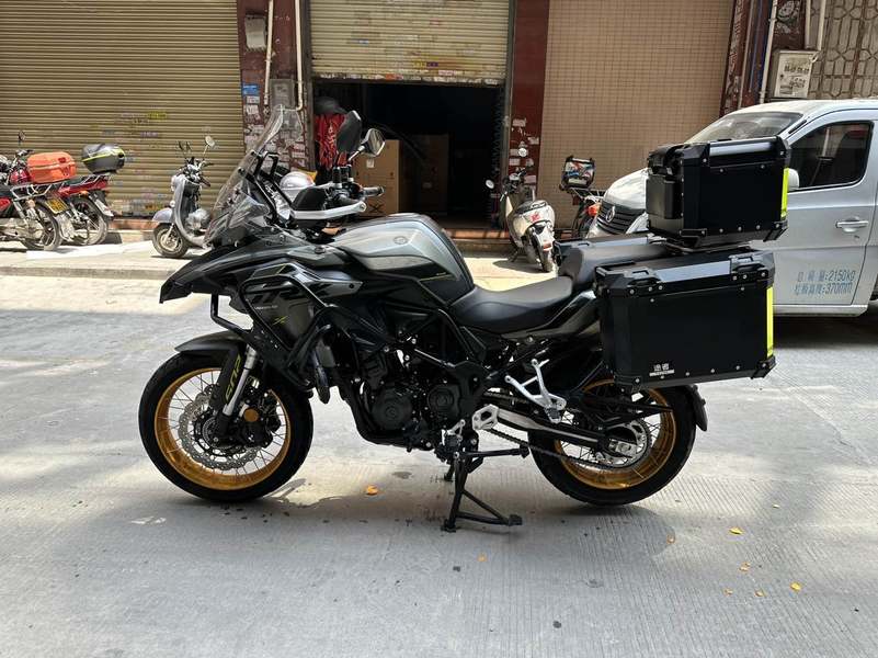 二手贝纳利金鹏 TRK502