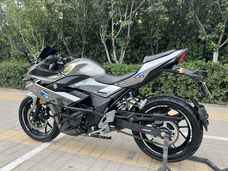 二手豪爵铃木GSX250R