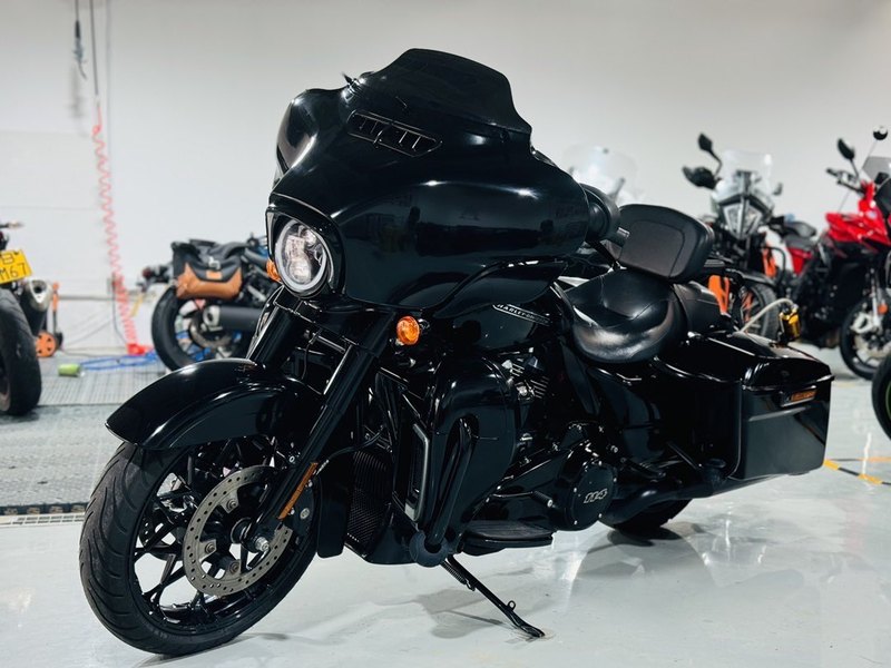 二手哈雷戴维森大道滑翔 Street Glide