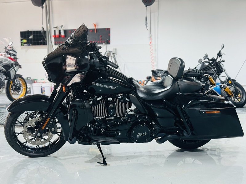 二手哈雷戴维森大道滑翔 Street Glide