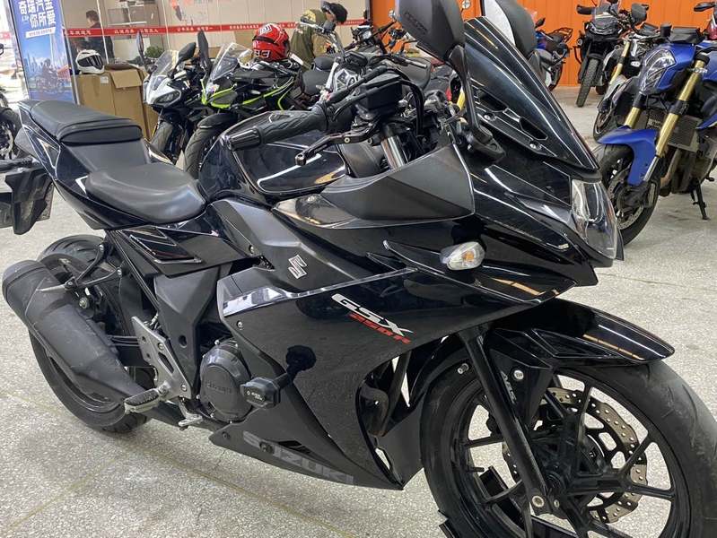 二手豪爵铃木GSX250R