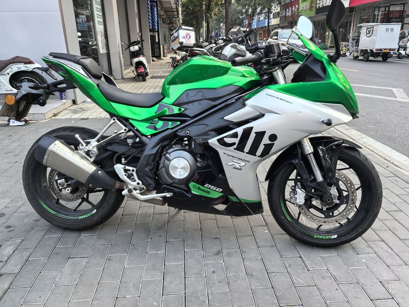 二手贝纳利龙卷风 Tornado 252R