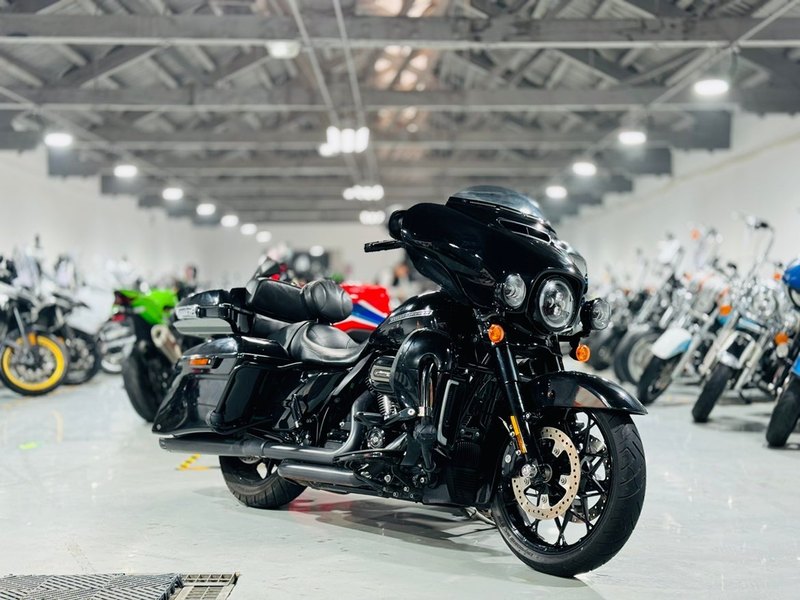 二手哈雷戴维森大道滑翔 Street Glide