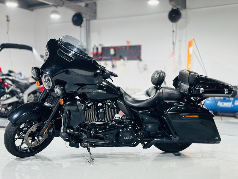二手哈雷戴维森大道滑翔 Street Glide