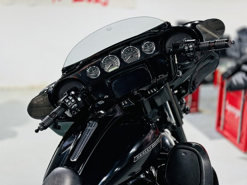二手哈雷戴维森大道滑翔 Street Glide