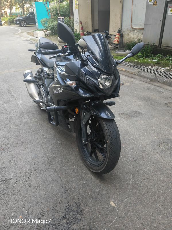 二手豪爵铃木GSX250R