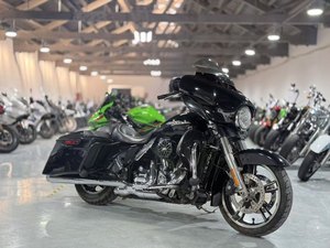 二手哈雷戴维森大道滑翔 Street Glide