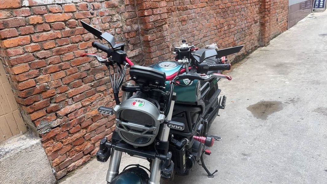 二手贝纳利幼狮 Leoncino 800