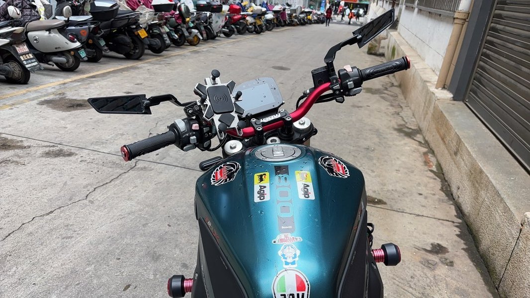 二手贝纳利幼狮 Leoncino 800