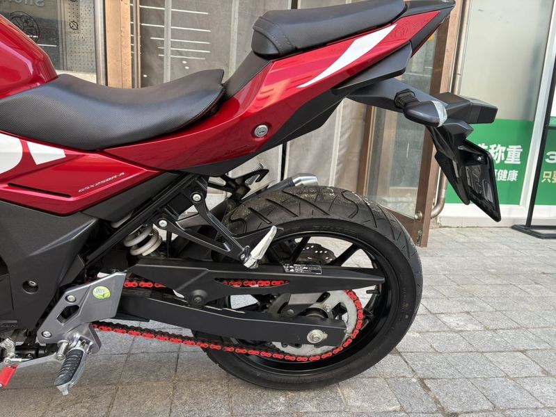 二手豪爵铃木GSX250R