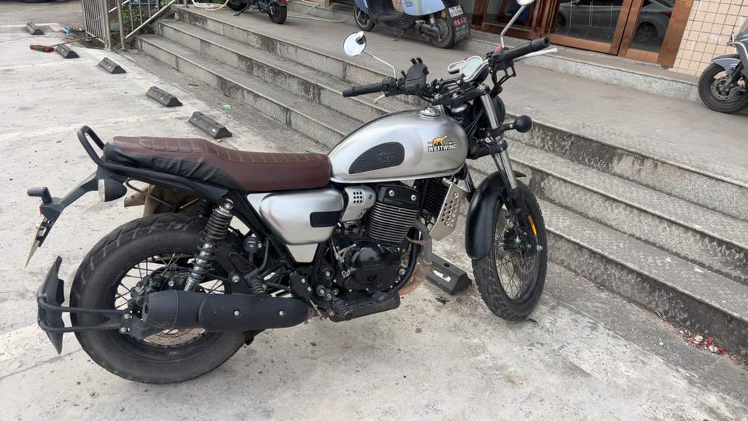 二手QJMOTOR逸250
