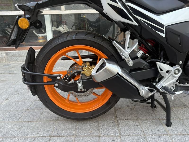 二手五羊本田CB190R 暴锋眼