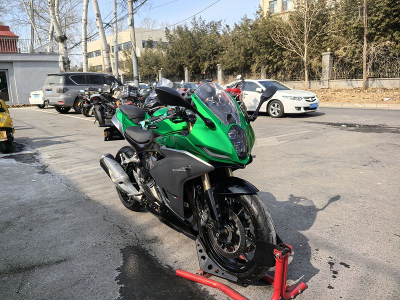 二手贝纳利龙卷风 Tornado 402R