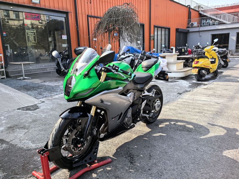 二手贝纳利龙卷风 Tornado 402R