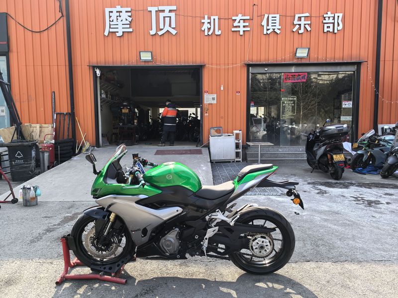 二手贝纳利龙卷风 Tornado 402R