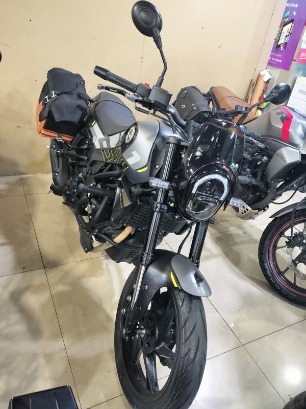 二手贝纳利幼狮 Leoncino 150