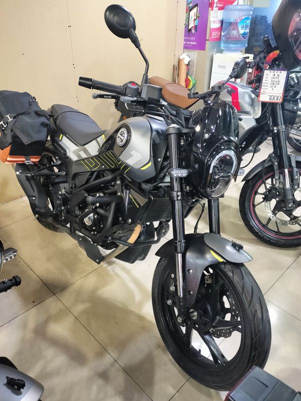 二手贝纳利幼狮 Leoncino 150