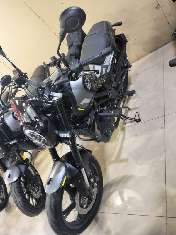 二手贝纳利幼狮 Leoncino 150