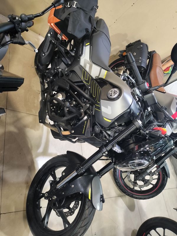 二手贝纳利幼狮 Leoncino 150