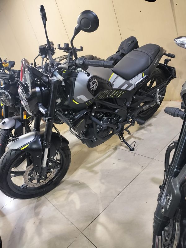 二手贝纳利幼狮 Leoncino 150