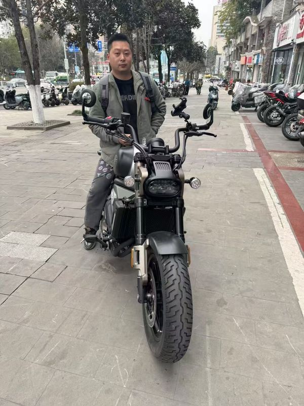 二手QJMOTOR闪700