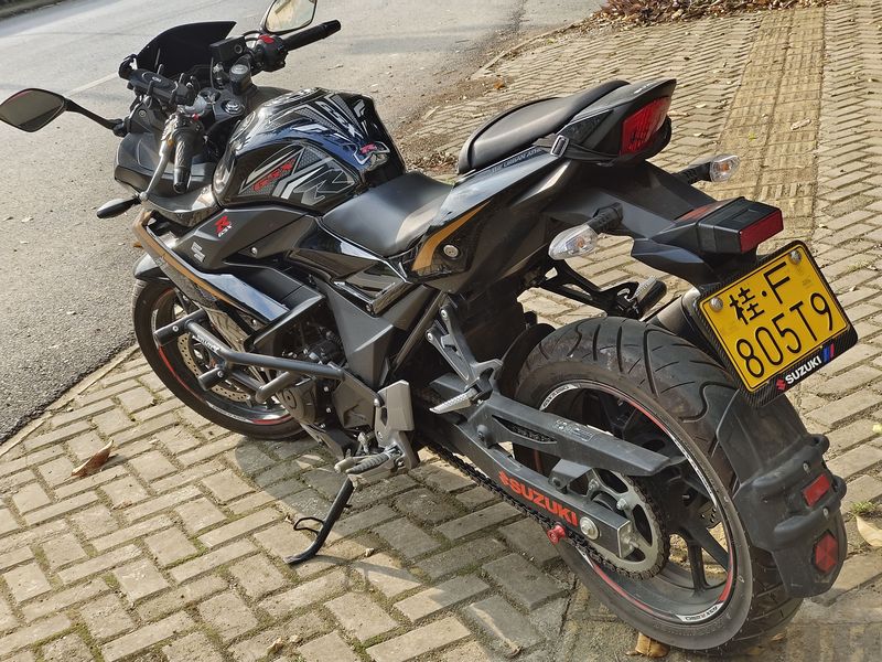 二手豪爵铃木GSX250R