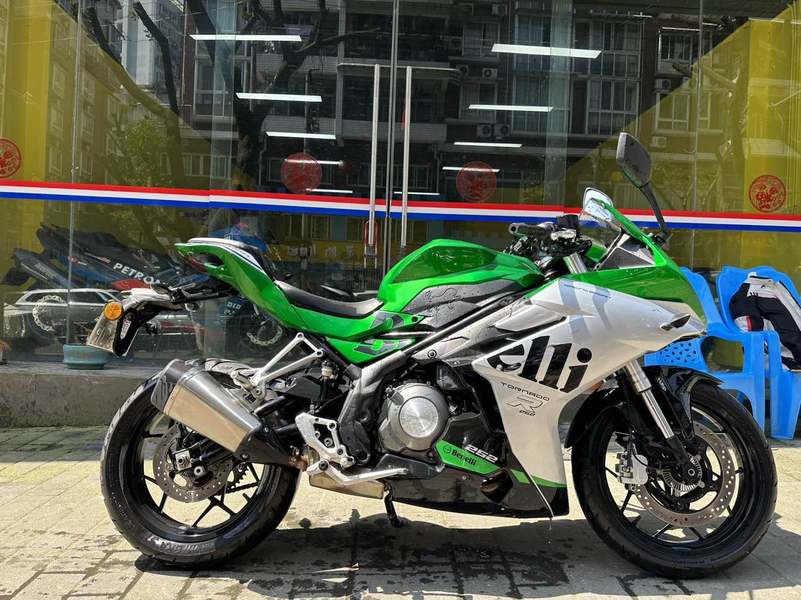 二手贝纳利龙卷风 Tornado 252R