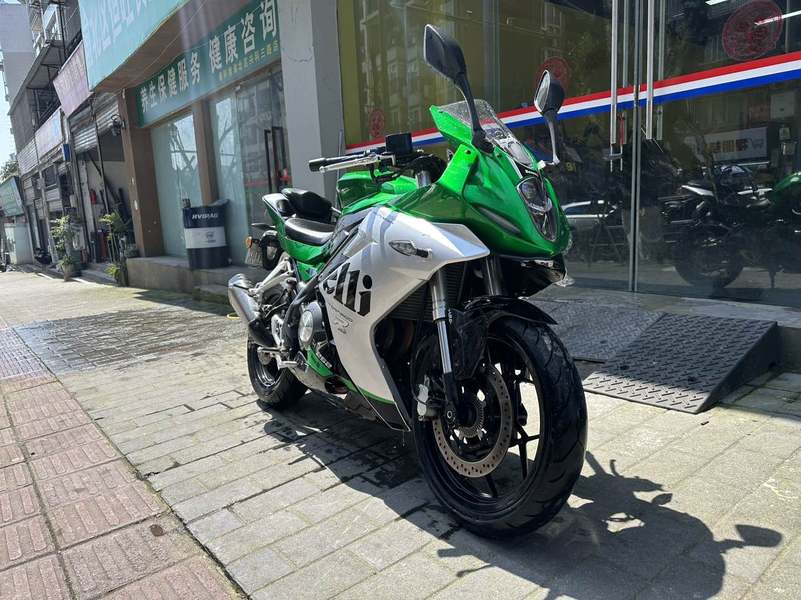 二手贝纳利龙卷风 Tornado 252R