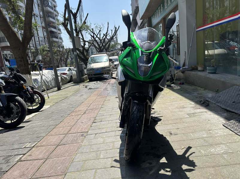 二手贝纳利龙卷风 Tornado 252R