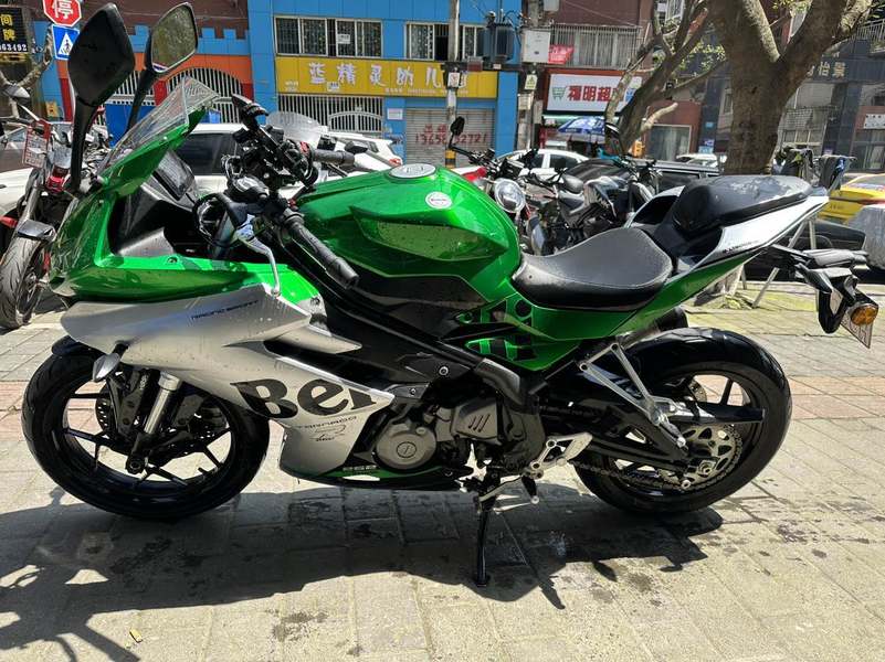 二手贝纳利龙卷风 Tornado 252R