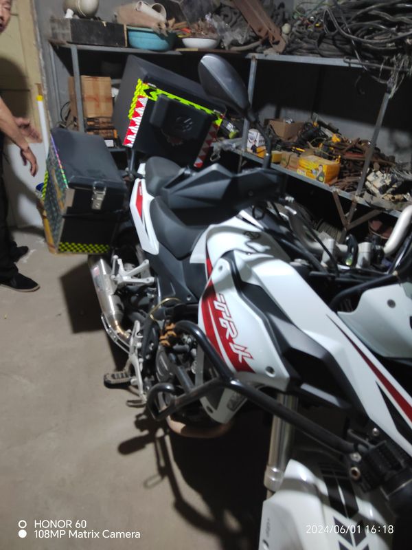 二手贝纳利金鹏 TRK251