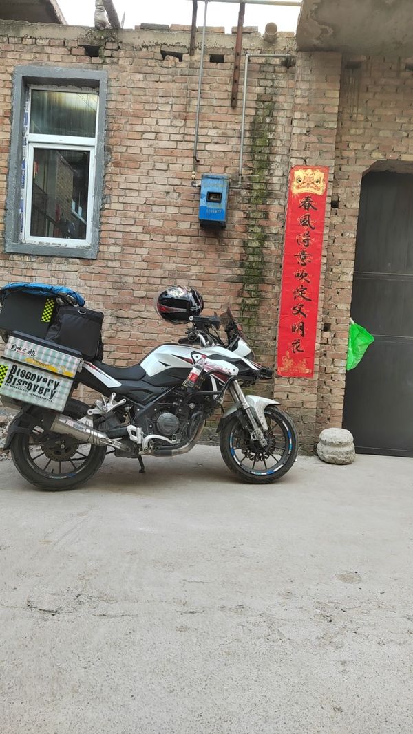 二手贝纳利金鹏 TRK251