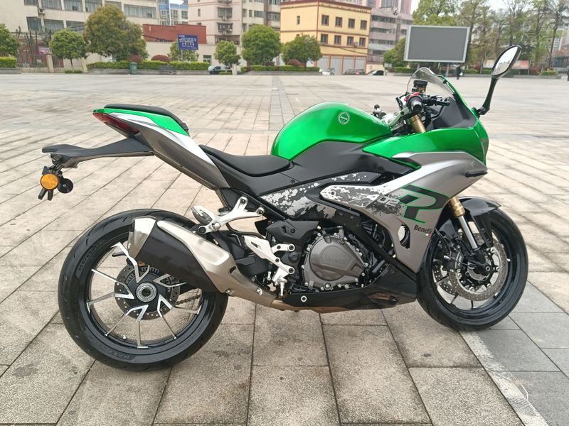 二手贝纳利龙卷风 Tornado 402R