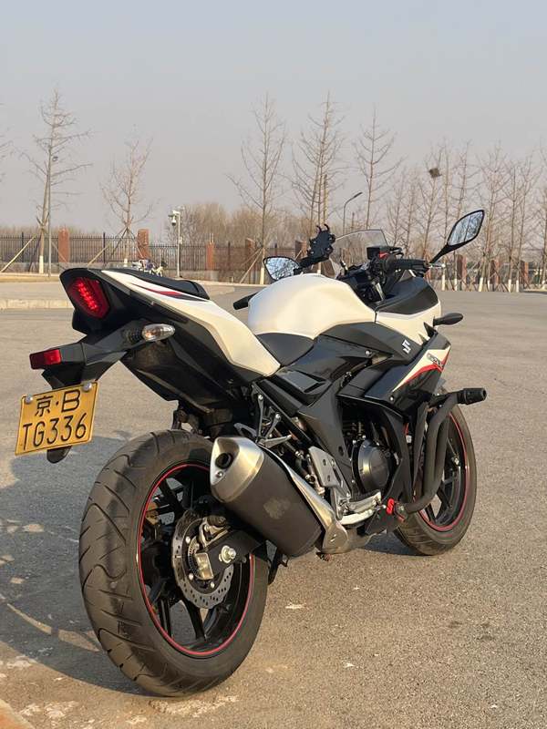 二手豪爵铃木GSX250R