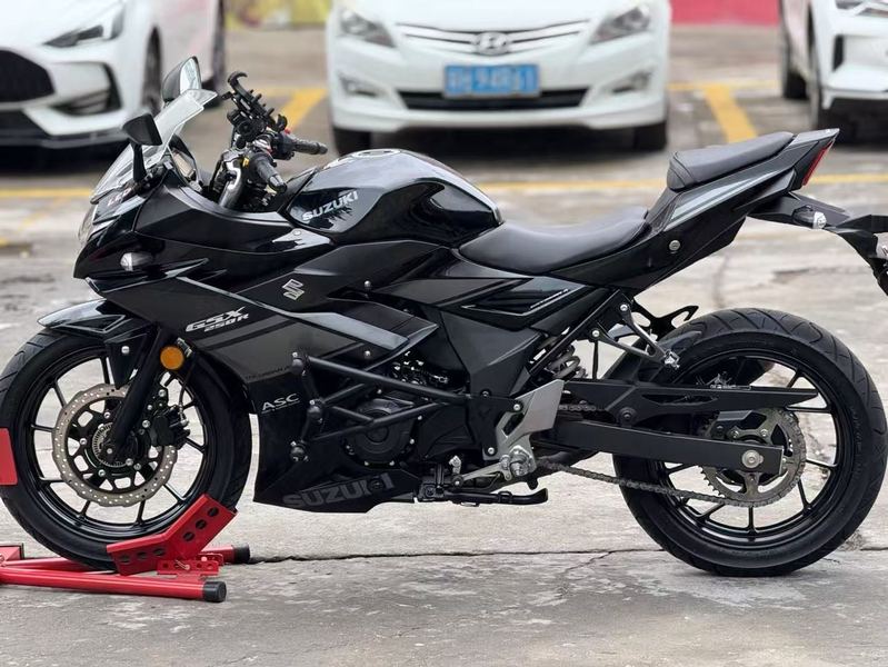 二手豪爵铃木GSX250R