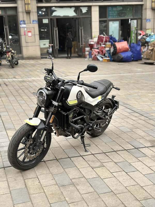二手贝纳利幼狮 Leoncino 250
