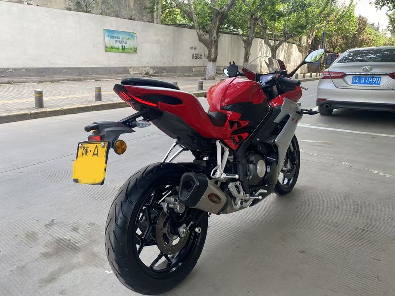 二手贝纳利龙卷风 Tornado 252R