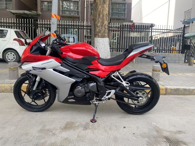 二手贝纳利龙卷风 Tornado 252R