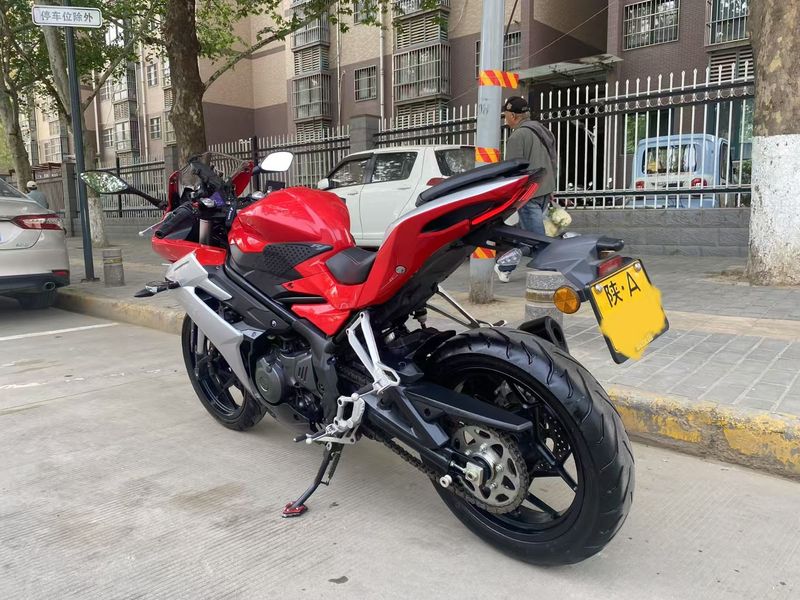 二手贝纳利龙卷风 Tornado 252R