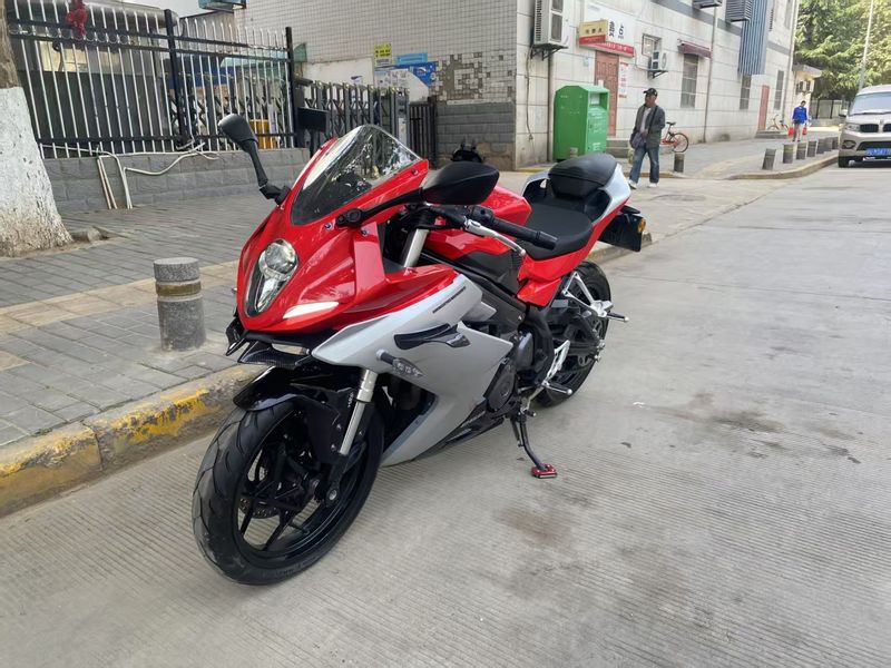 二手贝纳利龙卷风 Tornado 252R