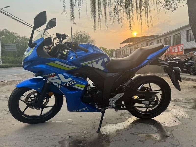 二手济南铃木极客飒 Gixxer 155
