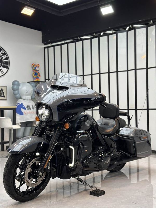 二手哈雷戴维森大道滑翔 Street Glide