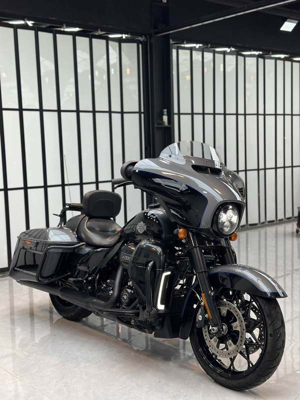 二手哈雷戴维森大道滑翔 Street Glide